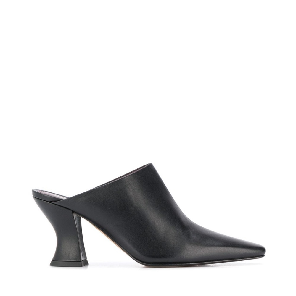BOTTEGA VENETA
Almond Mules